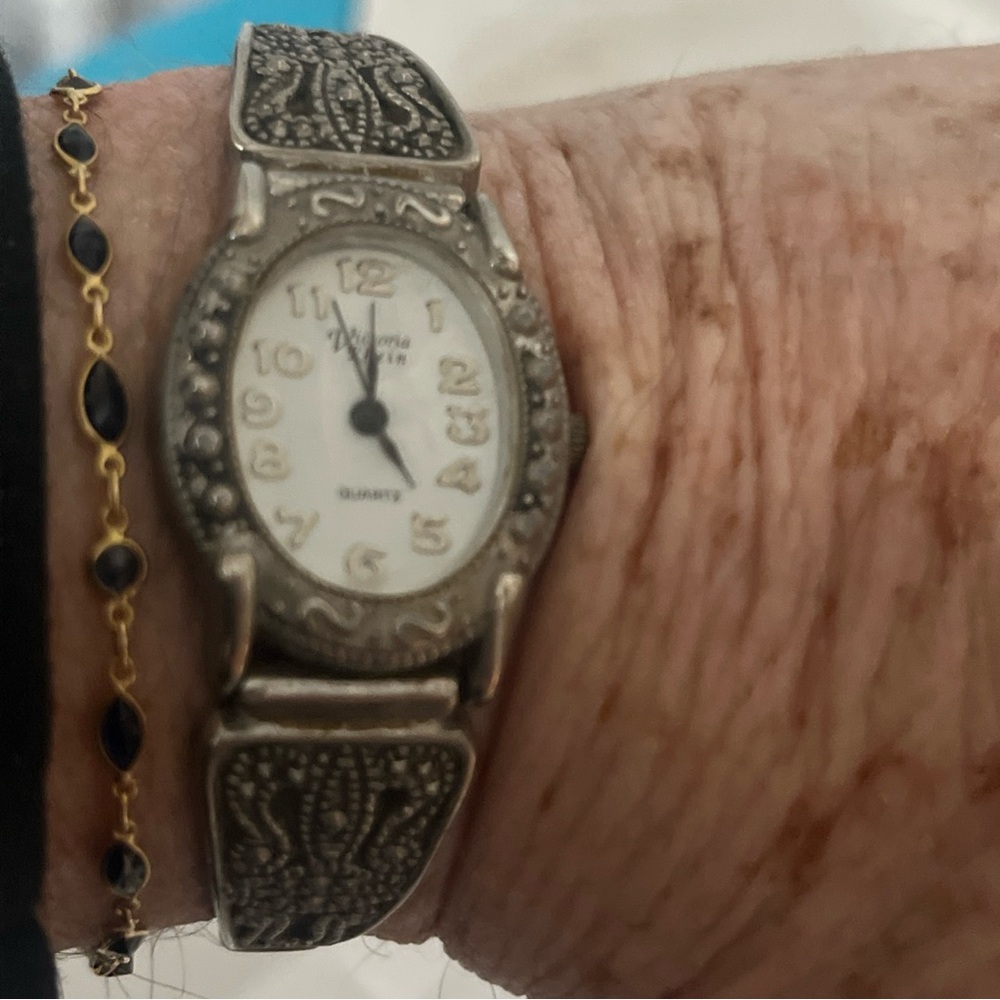 Victoria Rhein Marcasite's Quartz Analog Women's Watch Elastic Wristband